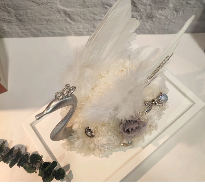 Preserved Flower Swan Acrylic Gift Box Valentine's Day Gift Birthday Gift - Image 10